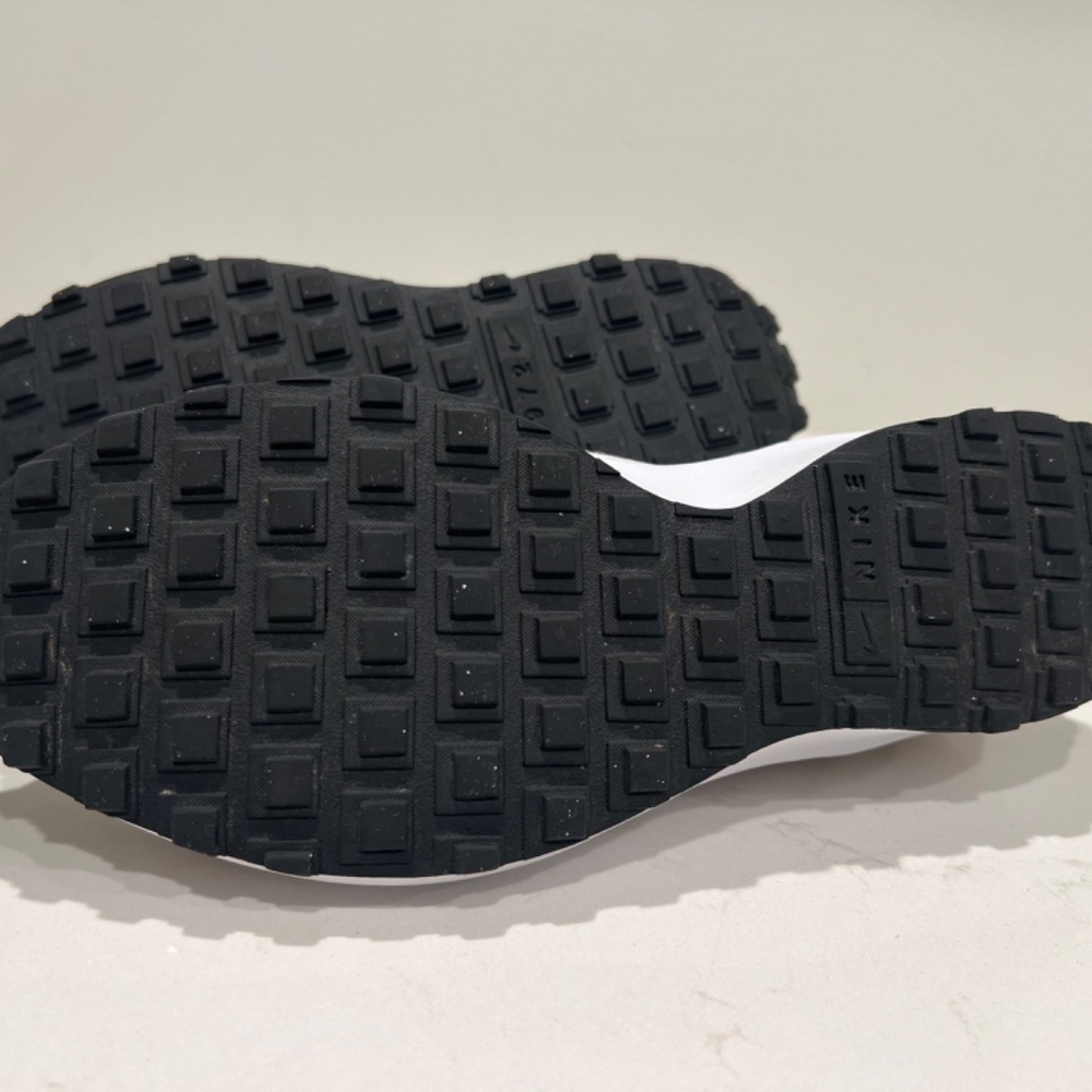 Nike Waffle Debut Running Shoes - Picture 4 of 9